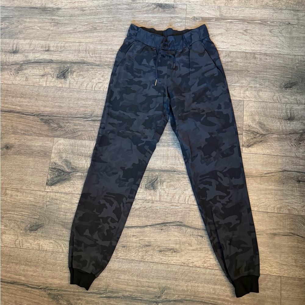 Lululemon on the fly joggers 28”